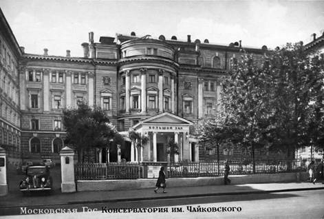 В переполненный зал нельзя было войти