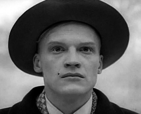 Наверное, неплохой артист