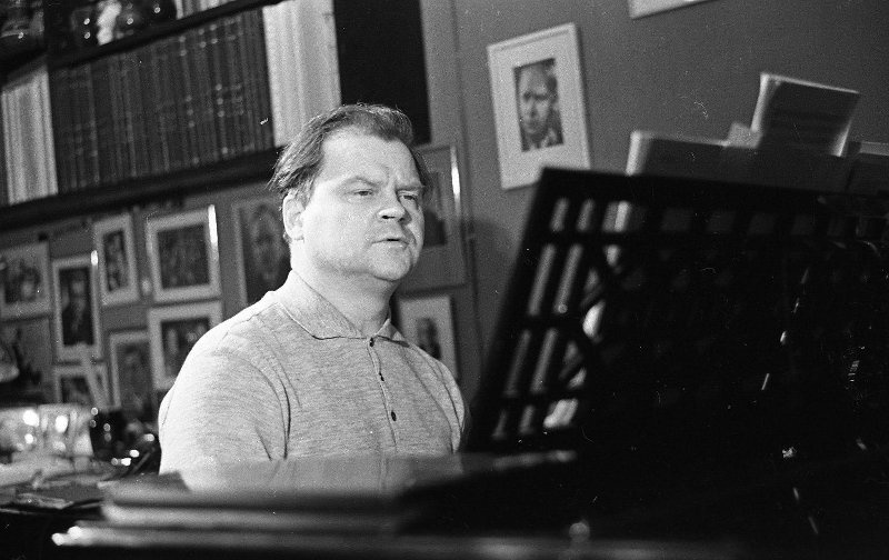 Вторгается музыка