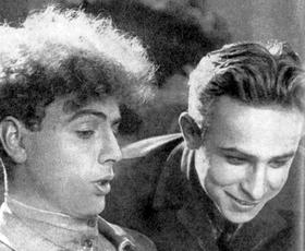 Ему нравилось казаться демонически мрачным и загадочным