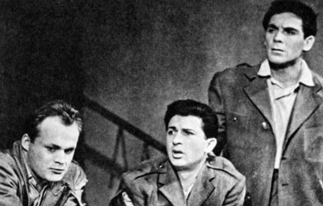 «Уходить из театра или нет?»