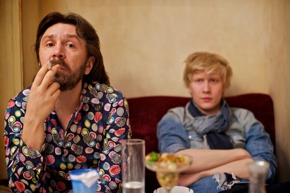 Выливая воду из чайника