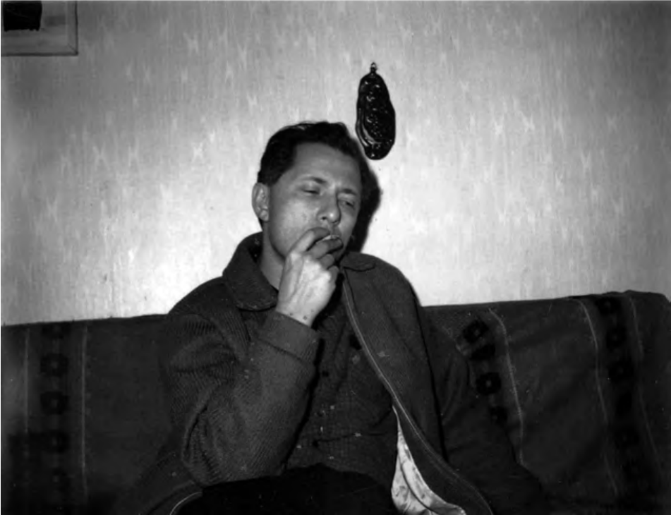 Кто ему помогает?