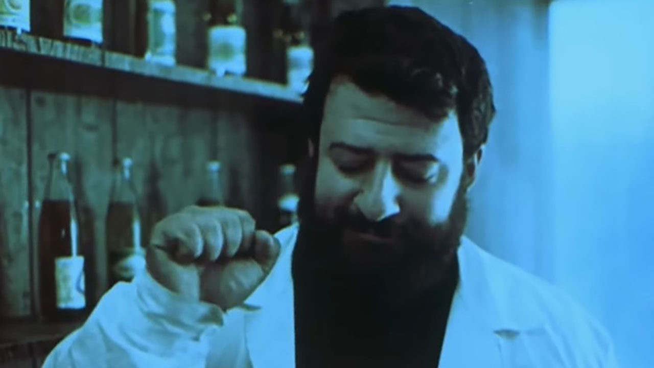 Человек в шкафу и социальный младенец 